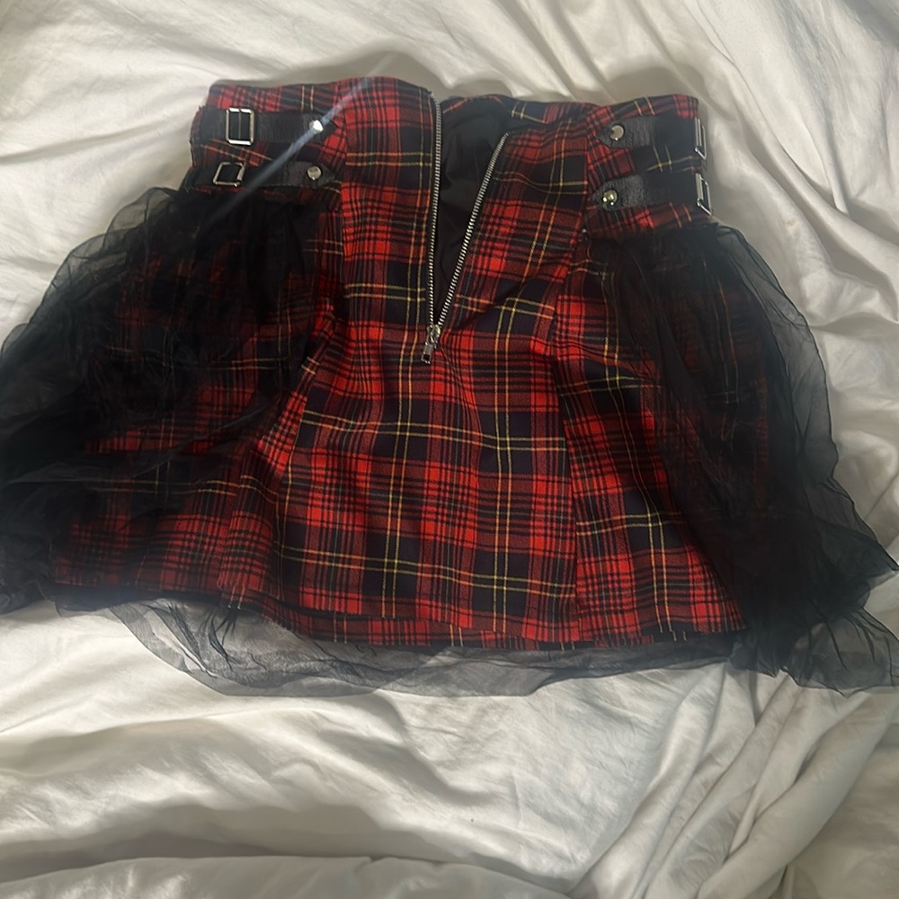 Akira red and black plaid skirt ! Size medium